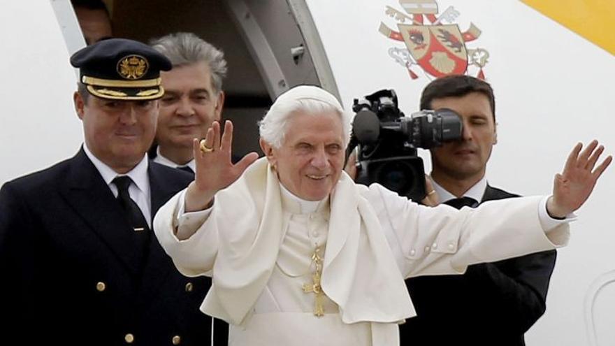 El Papa abandona Madrid &quot;contento y agradecido&quot;