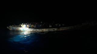 Rescatan en las últimas horas 184 migrantes a bordo de dos embarcaciones cerca de Canarias