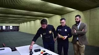 Dispositivos táser: la Policía Local de Plasencia suma una herramienta de control y seguridad ciudadana