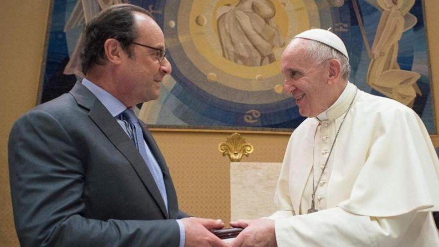 Largo encuentro entre Hollande y el Papa Francisco