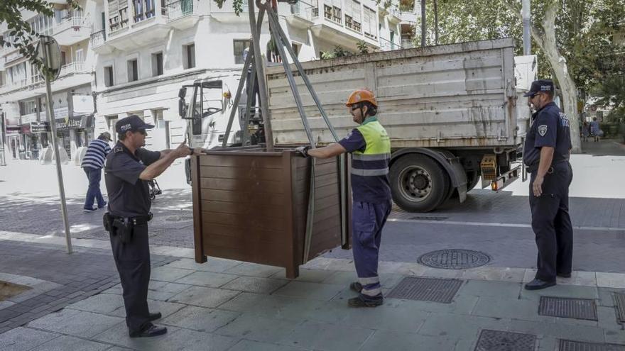 Se instalaron vallas y jardineras en varias calles de Palma.