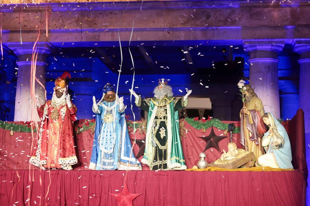 Los Reyes desfilarán este lunes por el centro de València hasta el Ayuntamiento