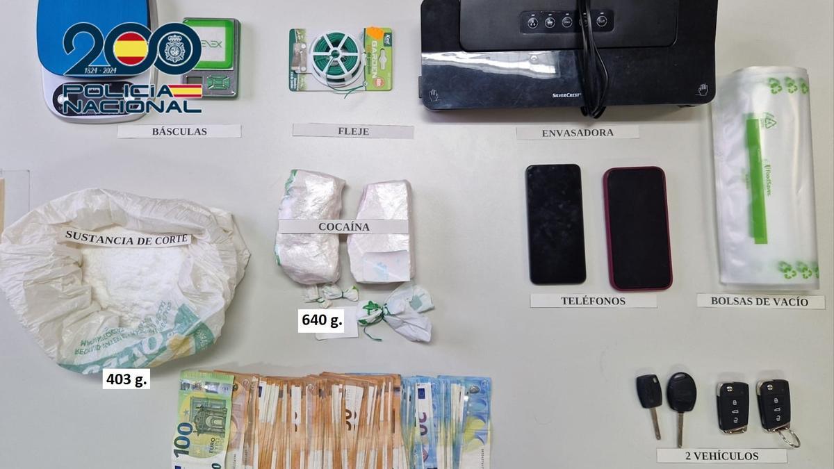 Diners, droga i utensilis confiscats a la parella detinguda