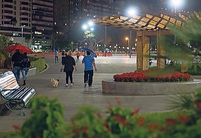 Nuevo tramo peatonal de la Avenida Marítima