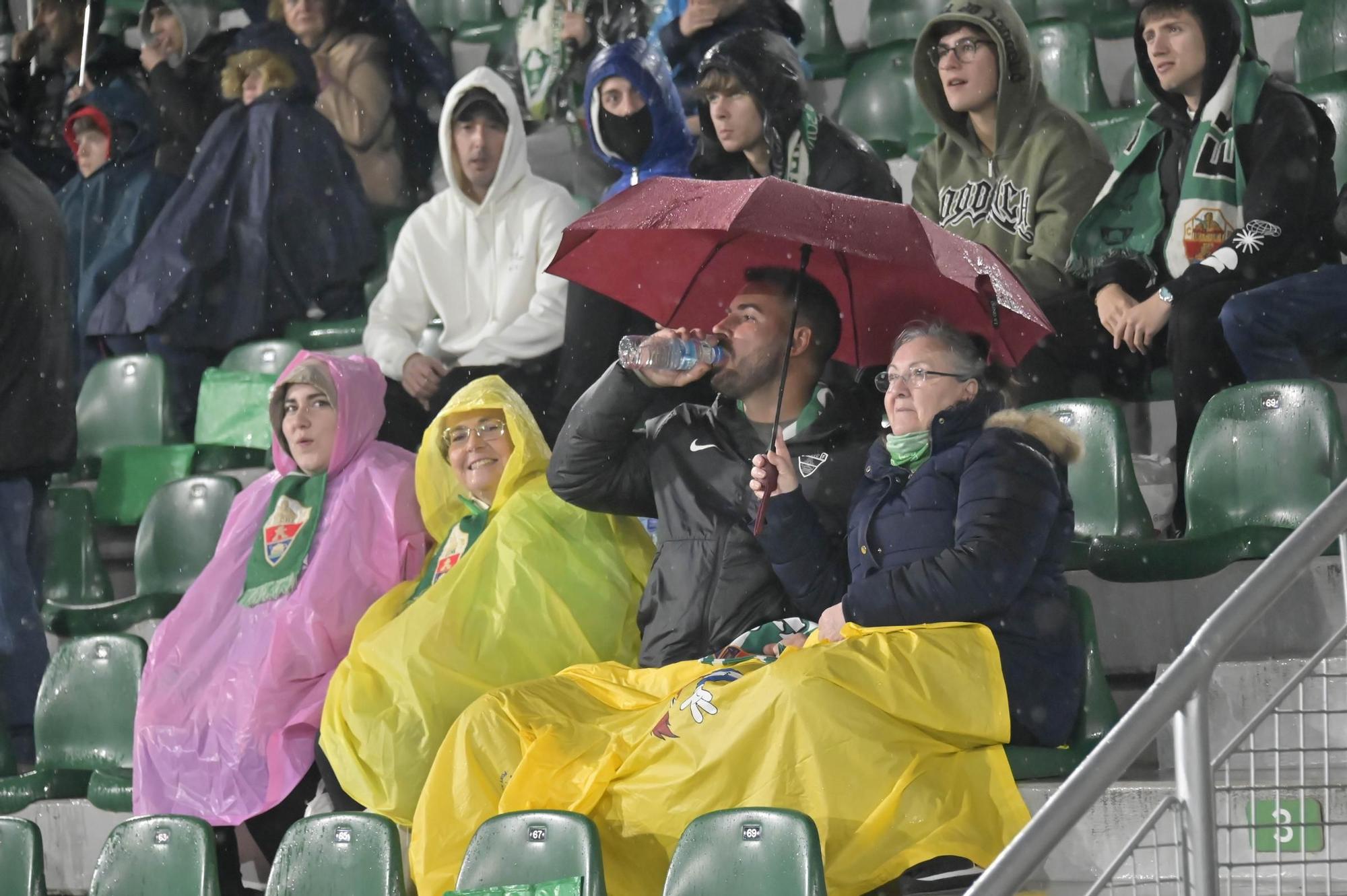 El Elche vence y hace disfrutar al Martínez Valero