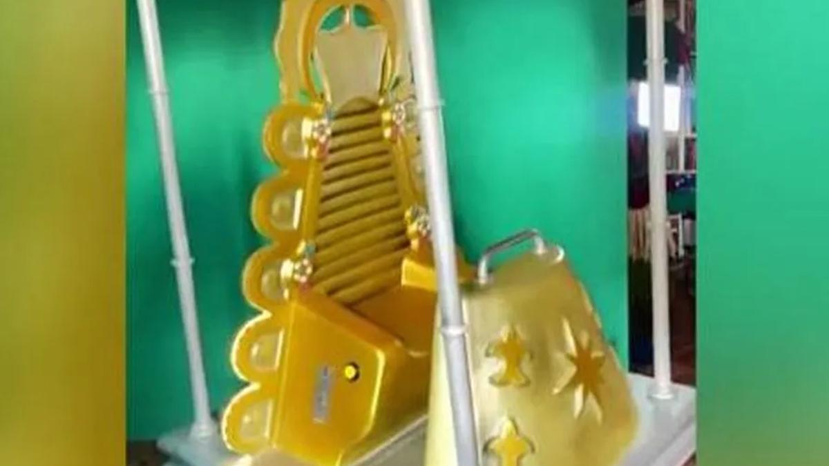 Una atracción de la Virgen del Rocío divide a las redes sociales