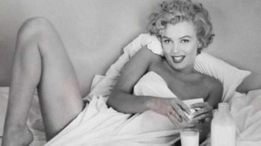 Tarragona expone el famoso vestido blanco de Marilyn Monroe