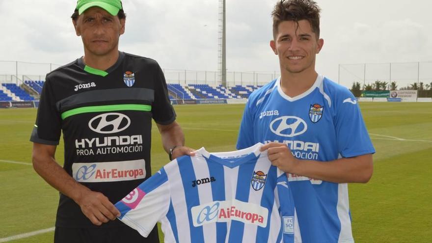 Fichaje El club blanquiazul contrata al lateral Juanjo