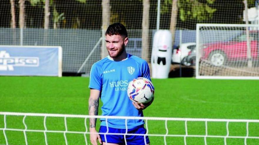 El pacense Javi Galán, durante un entrenamiento de la pasada temporada con el Huesca. // FDV