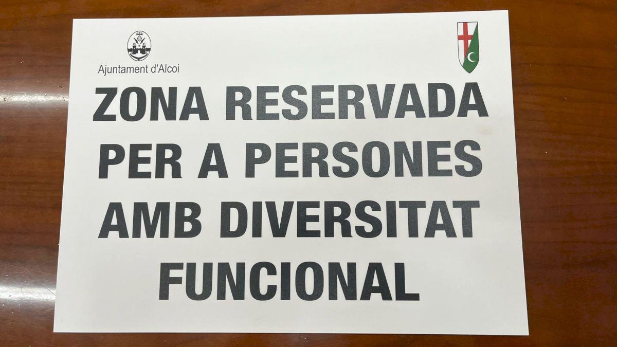 Los carteles que estarán en las zonas reservadas.