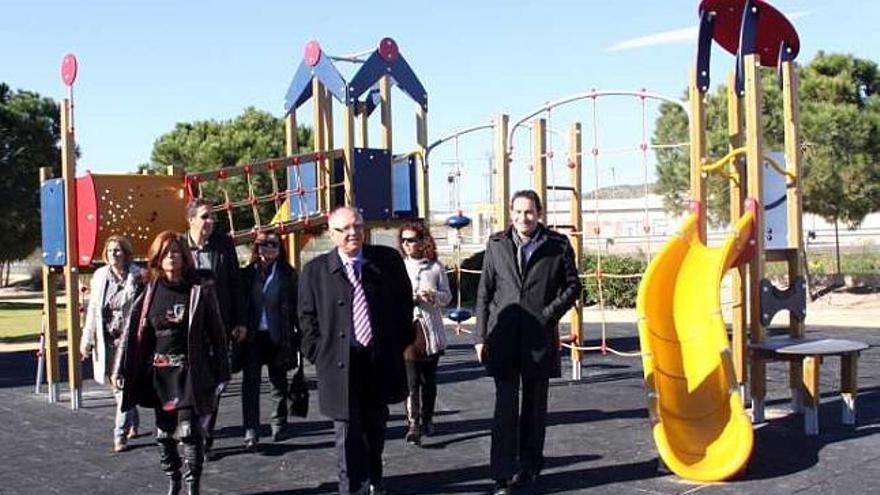 Visita del equipo de gobierno a las obras del parque de la zona de Albayna