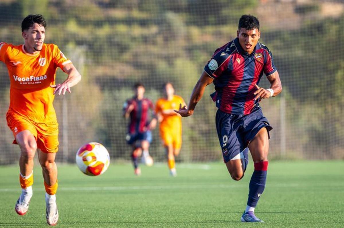 El Atlético Levante UD se impone al CD Roda