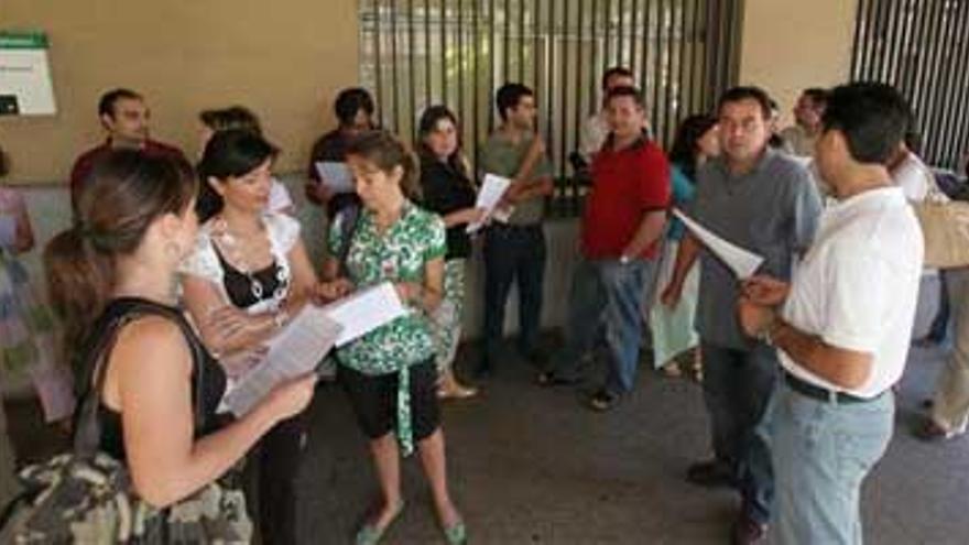 Padres de alumnos no admitidos en los centros elegidos protestan ante Educación