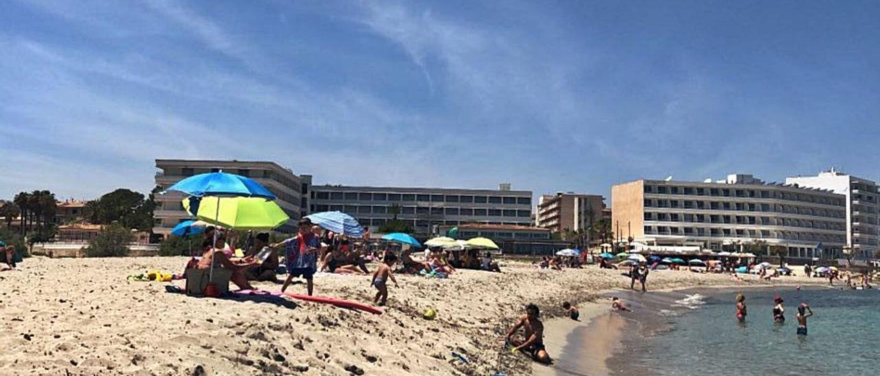 La playa de Son Bauló permanecía sin ningún servicio hace pocos días. | AINA FRAU