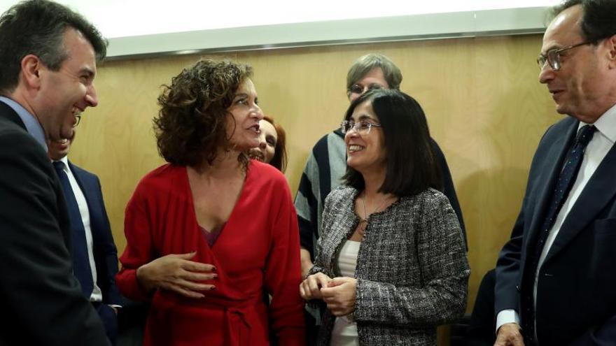 Las ministras María Jesús Montero y Carolina Darias saludan a Vicent Soler en el último CPFF.