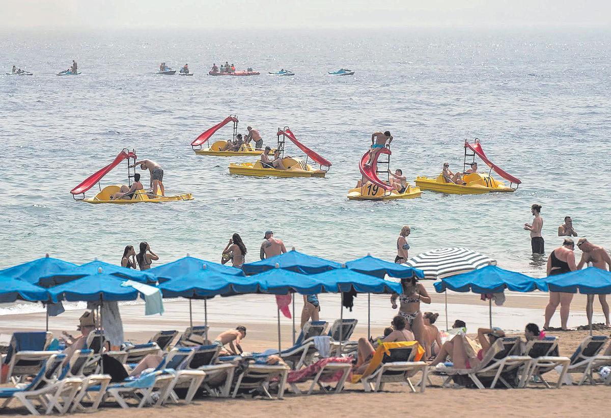 Turistas en una playa del Archipiélago.