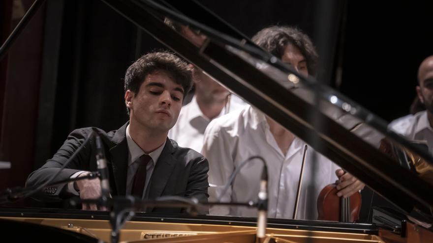 El pianista italiano Elia Cecino gana el Premio Iturbi 2023