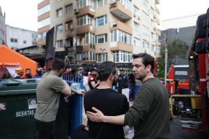 Una treintena de personas fallecen en un incendio en Estambul