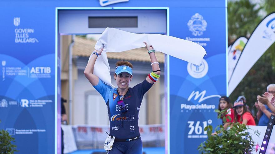 Esmeralda Marí y el sueco Martin Strandlind vencen en el Mallorca 140.6 Triathlon