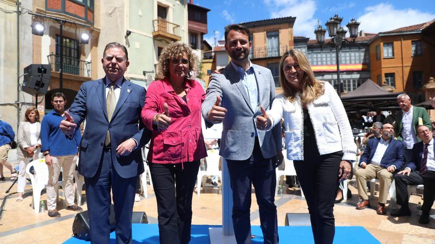 Dolors Montserrat hace un llamamiento en Oviedo a “unir el voto en el PP para salir del socialismo”
