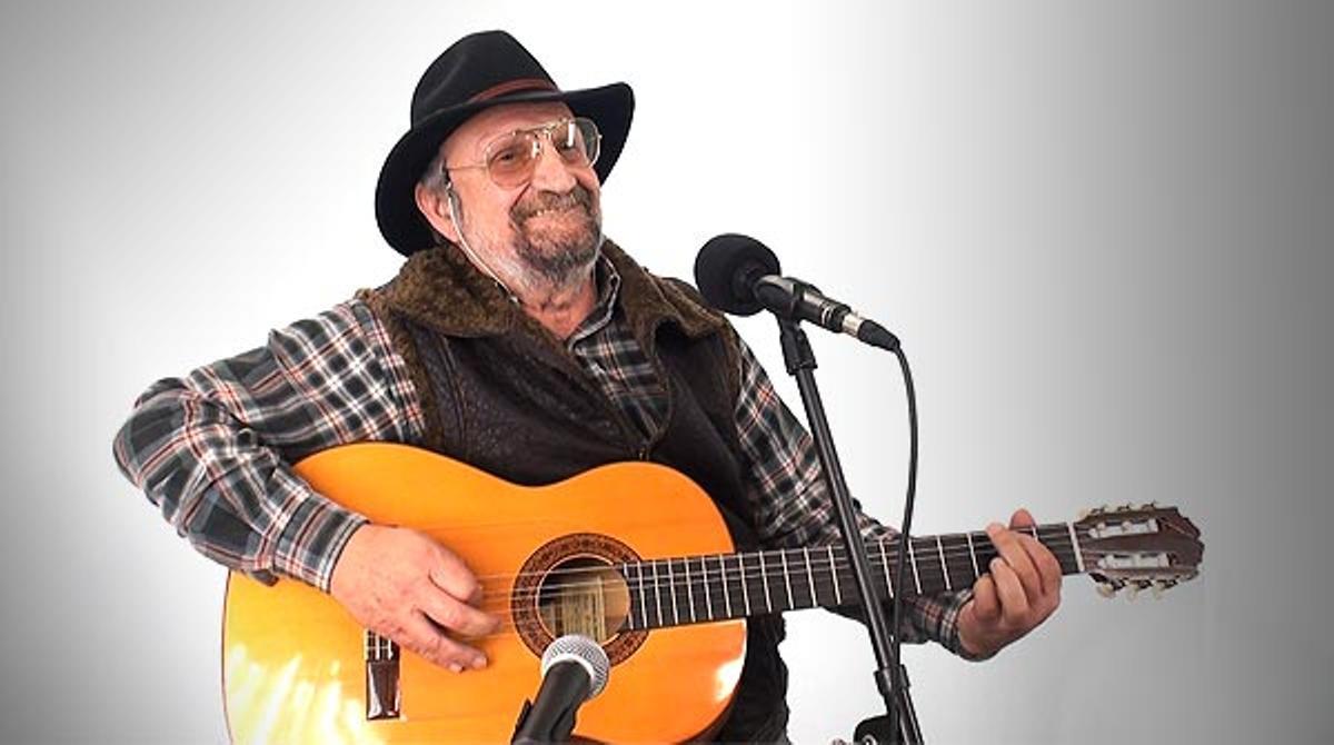 Tomeu Penya interpreta en acústic ’Catalanitzador’.