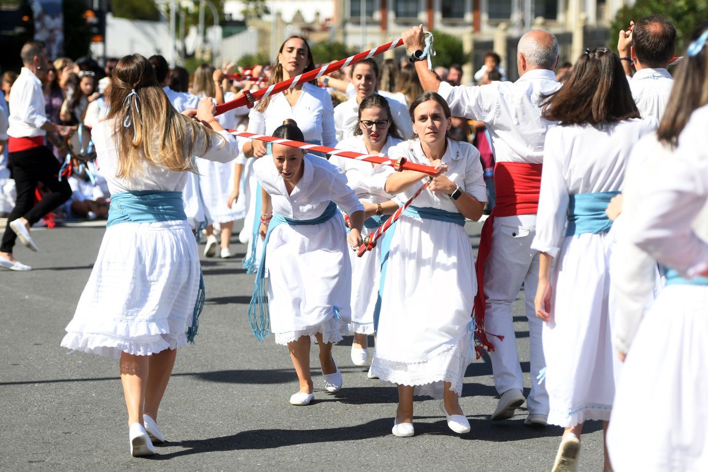 La Danza de Espadas de Marín rompe con dos años de pandemia