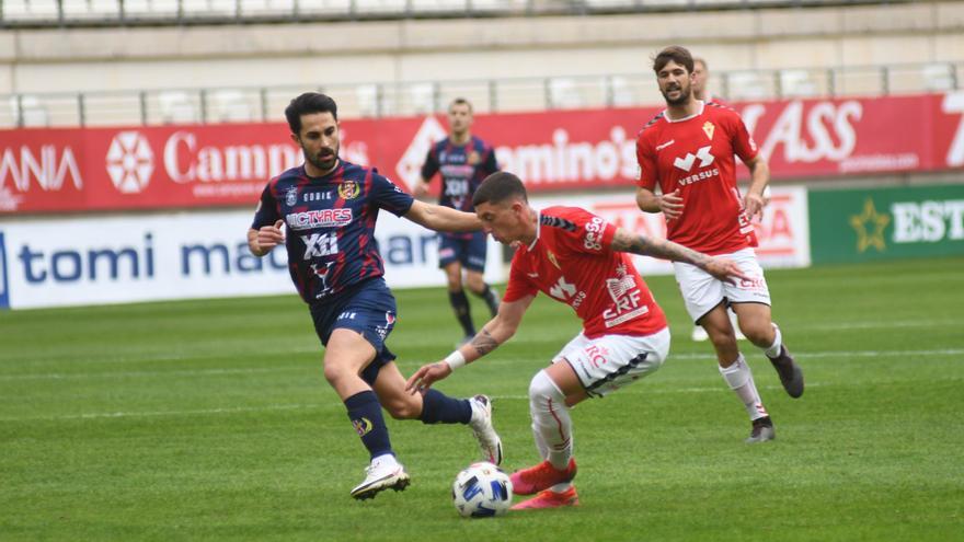 Toril y los palos salvan al Real Murcia y condenan al Yeclano