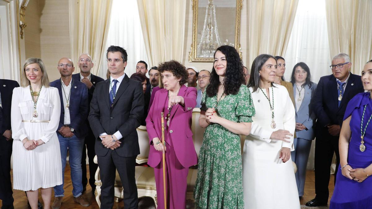 Toma de posesión de Goretti Sanmartín (centro), con Borja Verea, Sindo Guinarte (ao fondo),  María Rozas e Mercedes Rosón
