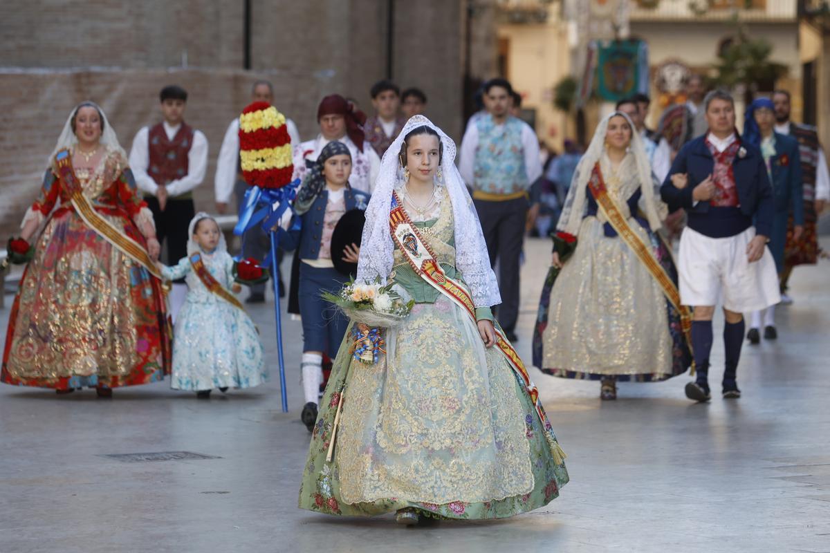 Todas las fotos de la ofrenda del 17 de marzo por la calle San Vicente hasta las 18:30 horas