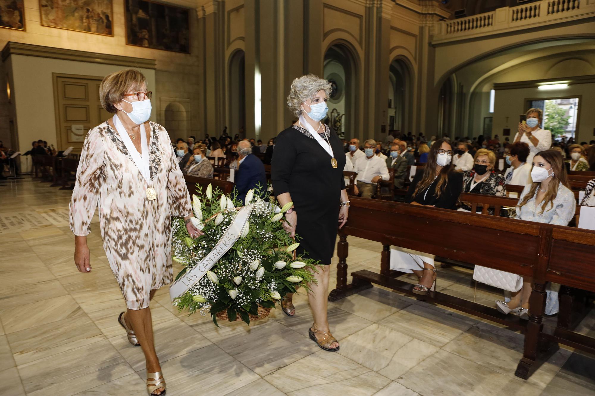 Alcoy homenajea a su patrona con flores