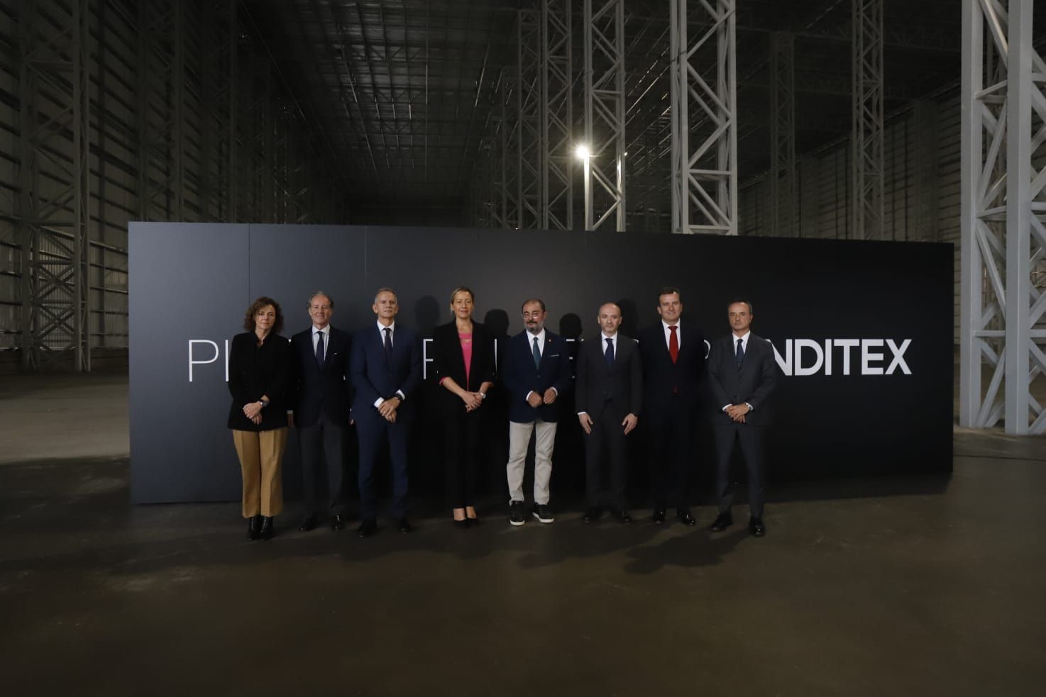 Javier Lambán visita las instalaciones de Inditex en Plaza