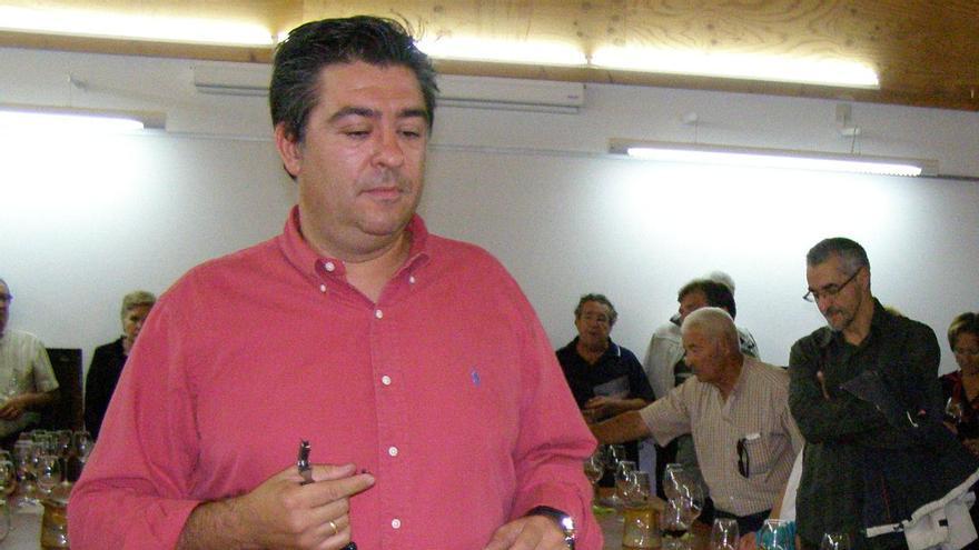Carlos Capilla, director técnico de la DO Arribes, en una cata.