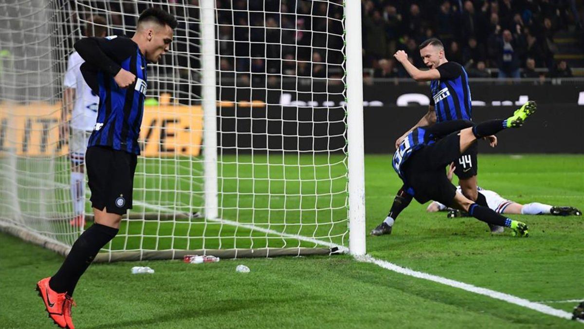 Lautaro (izq) y Perisic celebrando el gol de D'Ambrosio