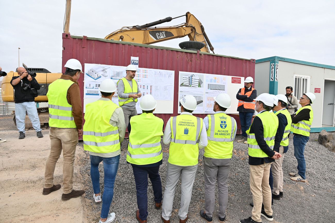 Fernando Clavijo visita las obras de construcción de 134 viviendas de promoción pública en Arrecife
