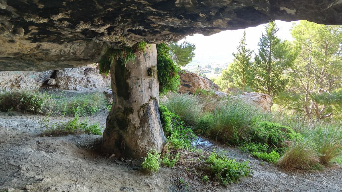 El Santuario íbero – romano de la Cueva Negra tiene un ‘árbol’ de cemento como guardián