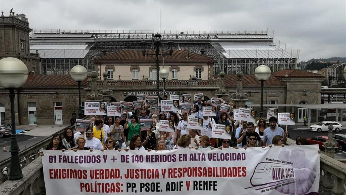 Manifestación de las víctimas en el quinto aniversario de la tragedia