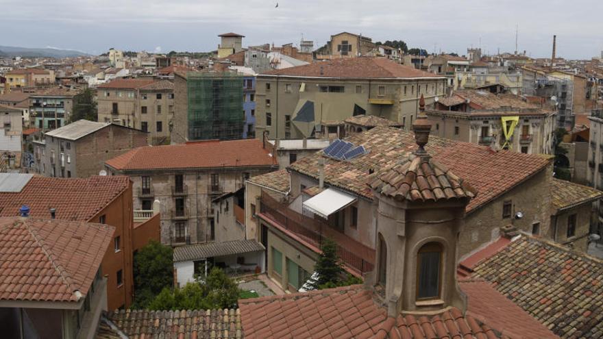 Vistes del Centre Històric de Manresa, amb l&#039;església del Carme al mig de la imatge.