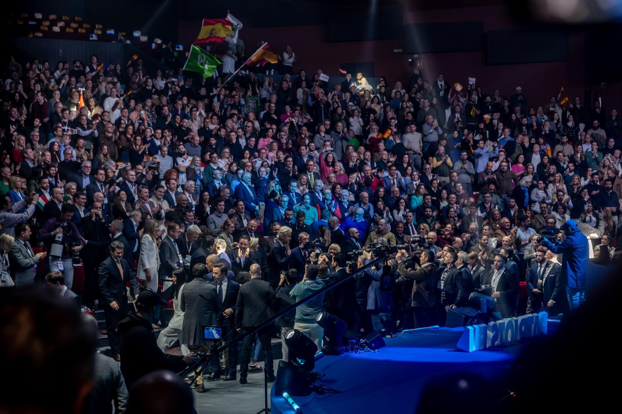 Ambiente durante la cumbre ‘Patriots’, en Hotel Marriott Auditorium, a 8 de febrero de 2025, en Madrid (España). Vox ha organizado en Madrid una cumbre de ‘Patriots’, formación que integra a los partidos políticos del grupo homónimo del Parlamento Europeo. El encuentro se celebra los días 7 y 8 de febrero y cuenta con la asistencia de algunos de los líderes de la ultraderecha europea. 08 FEBRERO 2025;VOX;DERECHA;ULTRADERECHA;CUMBRE;PATRIOTS;PATRIOTAS Ricardo Rubio / Europa Press 08/02/2025. Ricardo Rubio;