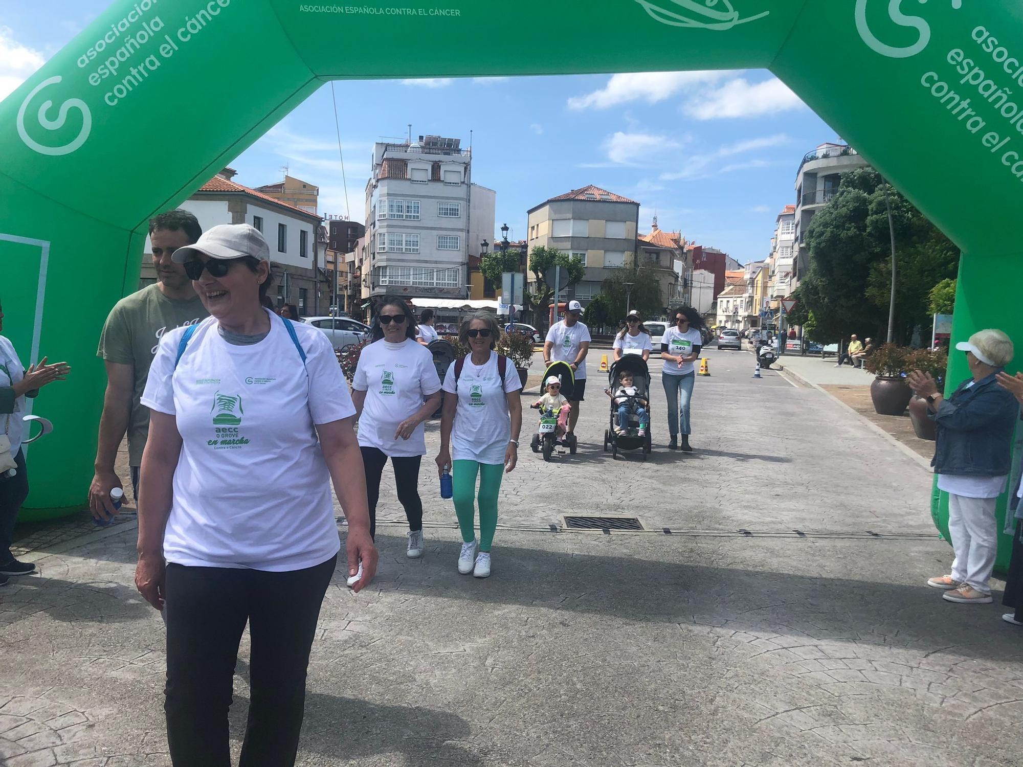 Participantes en la carrera contra el cáncer desarrollada en O Grove.