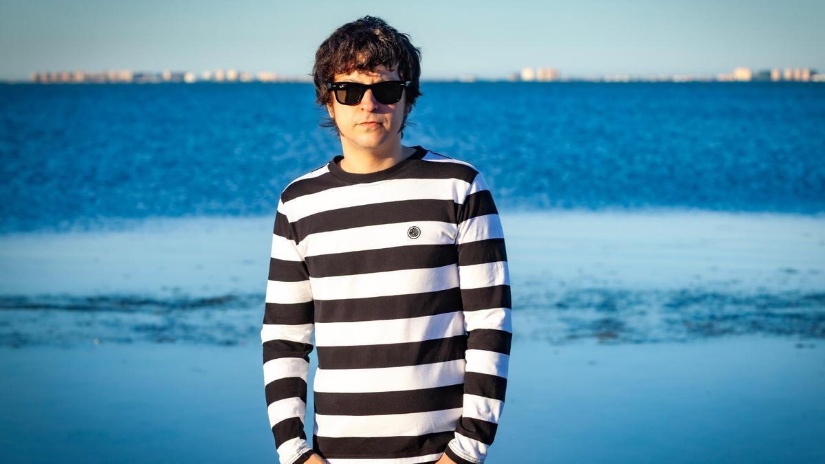 Antonio Viwe, voz, guitarra, compositor y productor del proyecto Gallopedro.