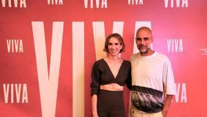 La directora y actriz Aina Clotet junto a Pep Guardiola