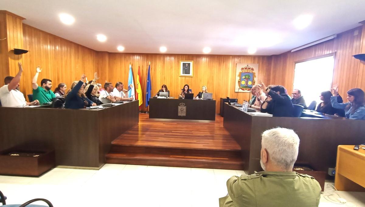 Momento en el que se rechazó el presupuesto de 2025 en el pleno hoy en Cambre