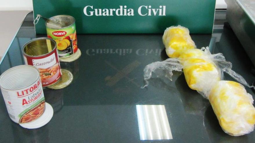 Detenen una parella amb un quilo i mig de cocaïna amagat en llaunes de conserva