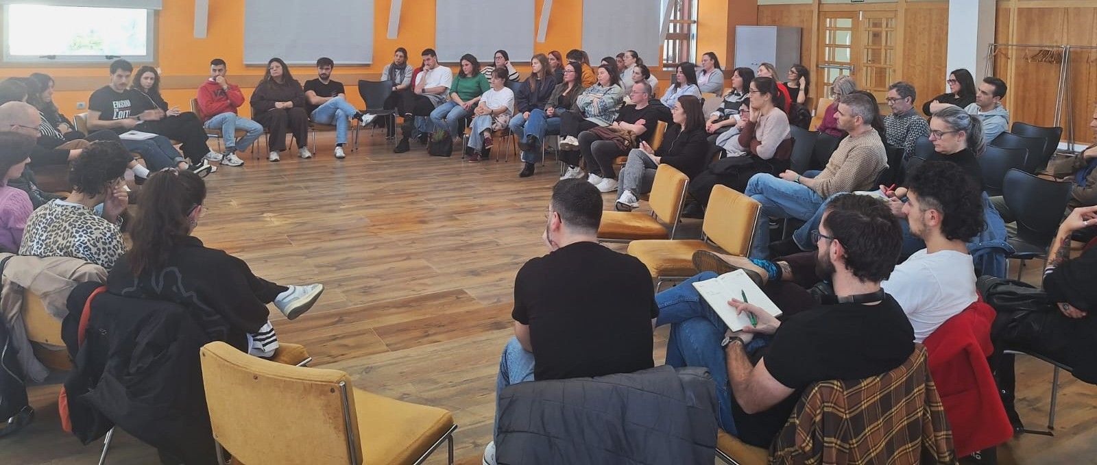 CARBALLO EDUCACIÓN | Profesorado e familias alertan de masificación nas aulas e «abandono» da diversidade na Costa da Morte