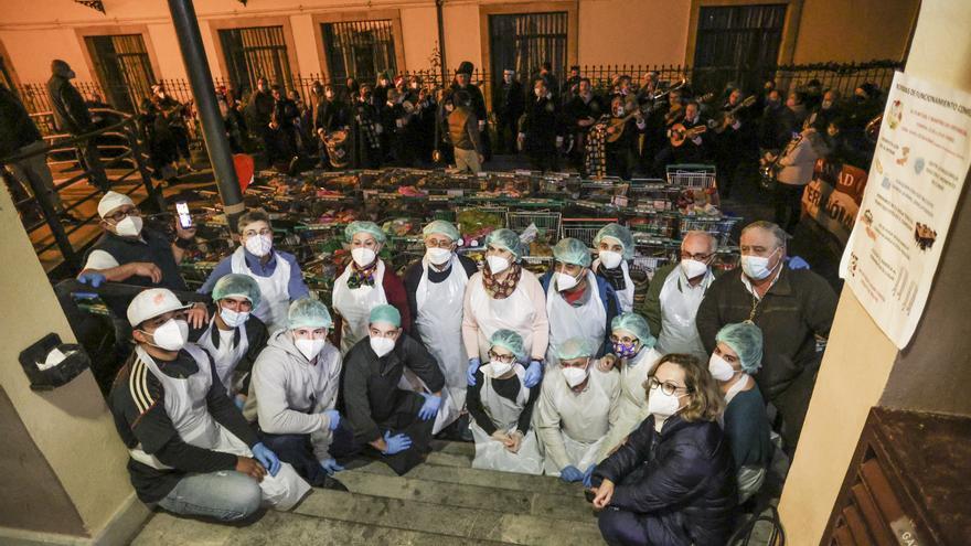 La Cocina Económica de Oviedo baila a ritmo de procesión