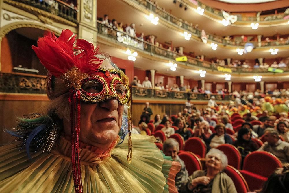 El Gran Teatro acoge la fiesta del Carnaval de los Mayores