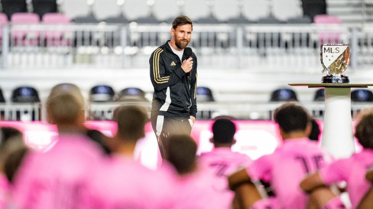 Messi, junto a los jugadores de la Academia del Inter de Miami