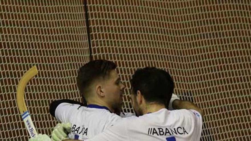 Los jugadores del Liceo celebran uno de los goles ante el Lloret en Alcobendas.