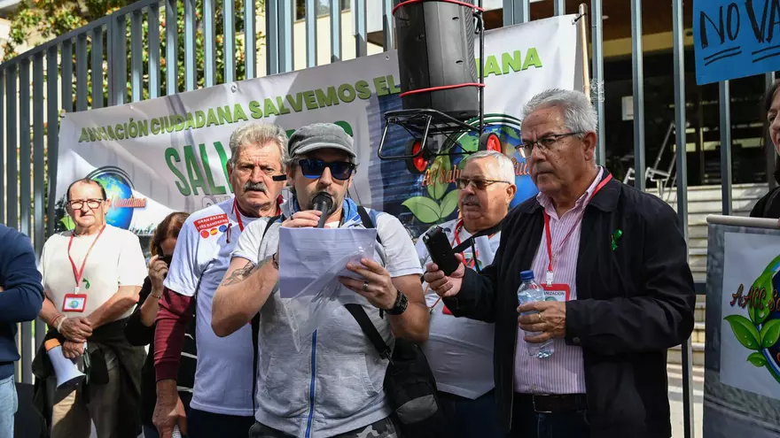Así ha sido la lectura del manifiesto en la manifestación contra el nenúfar del Guadiana