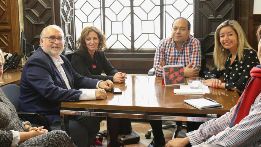 Reunión de representantes de Cosital con el director general de la Administración Local, Antoni Such.